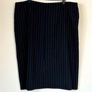 Chic Black Pinstripe Pencil Skirt - Size: 3X